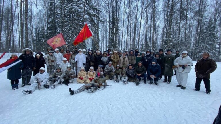 Студенты Вятского ГАТУ приняли участие в открытии мемориальной плиты