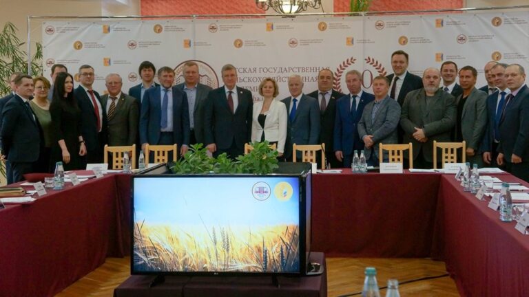 Коллектив Вятского ГАТУ поздравляет членов попечительского совета с лидерскими позициями в ежегодном рейтинге журнала «Бизнес Новости»