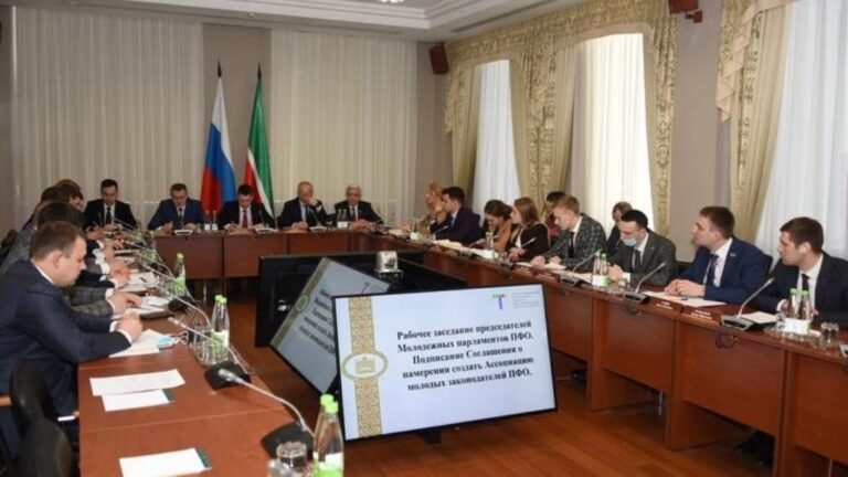 Заместитель полномочного представителя Олег Машковцев обсудил с руководителями Молодежных парламентов ПФО актуальные вопросы молодежной политики