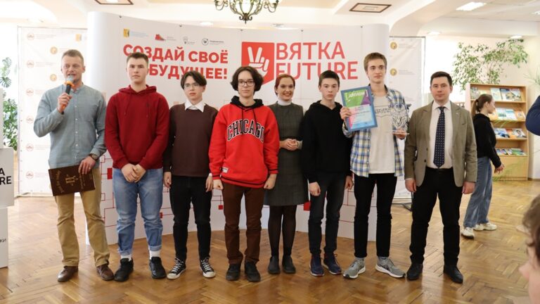 Команда «Бурлаки на Вятке» победила в игре «Что? Где? Когда?» и представит Кировскую область на окружном финале