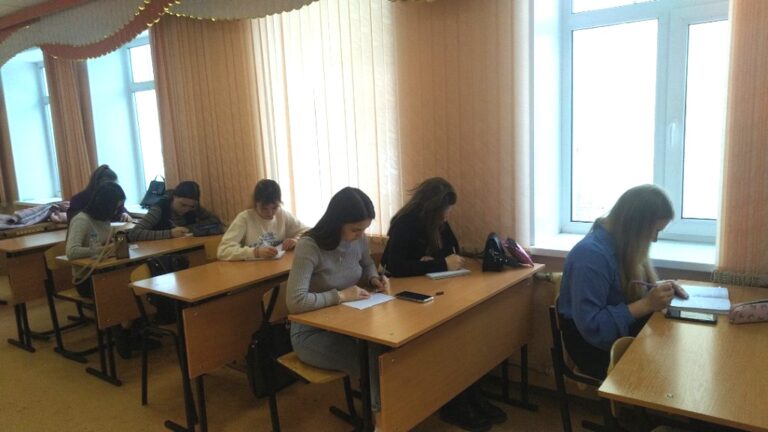 Студенты Вятского ГАТУ отправили письма защитникам Отечества