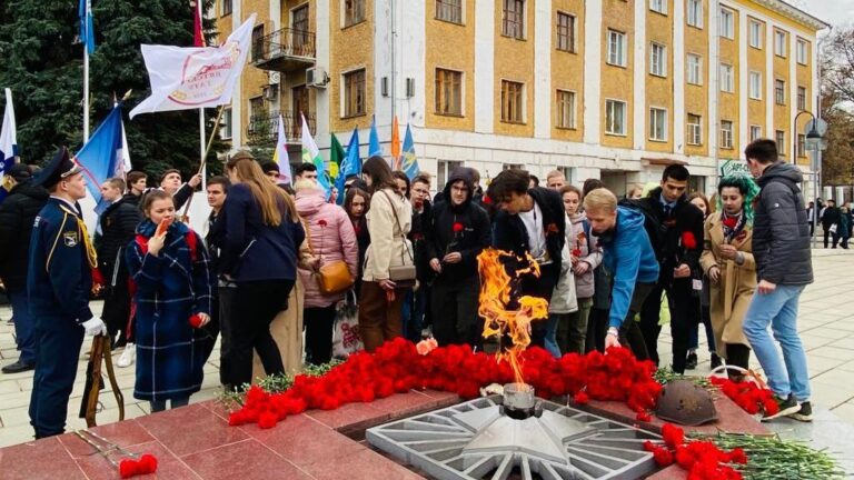 Студенты Вятского ГАТУ приняли участие в общегородской студенческой акция «Линейка памяти»