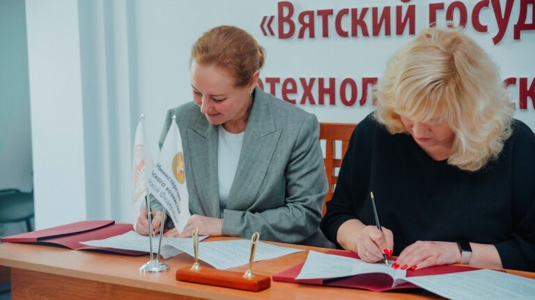 Подписание соглашения о сотрудничестве Вятского ГАТУ с Кировской областной научной библиотекой им. А.И. Герцена.