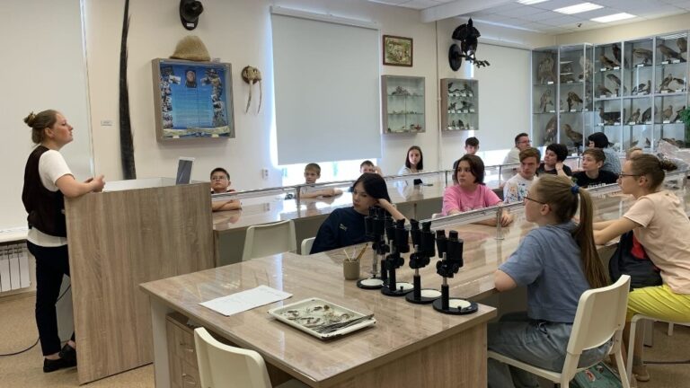 Экоотряд школьников побывал в Вятском ГАТУ