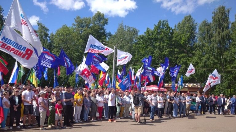 Студенты Вятского ГАТУ приняли участие в патриотическом митинге в поддержку российской армии