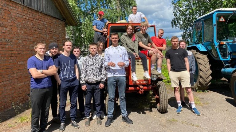 Участники студенческих отрядов успешно сдали экзамен на право управления транспортными средствами