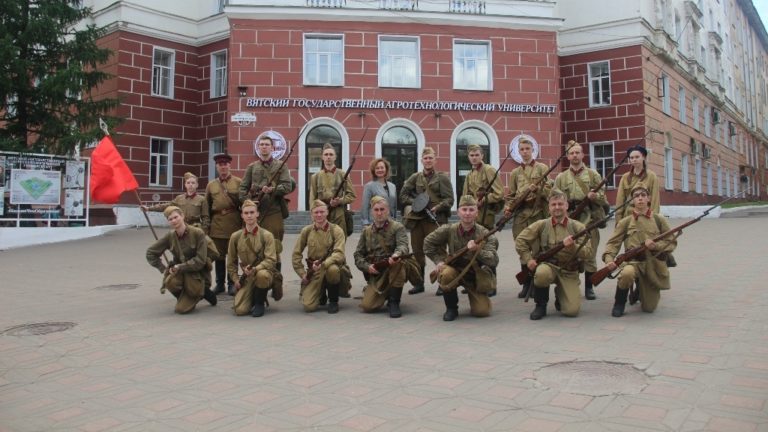 Курсанты центра «Витязь» Вятского ГАТУ в патриотической акции «Марш памяти»