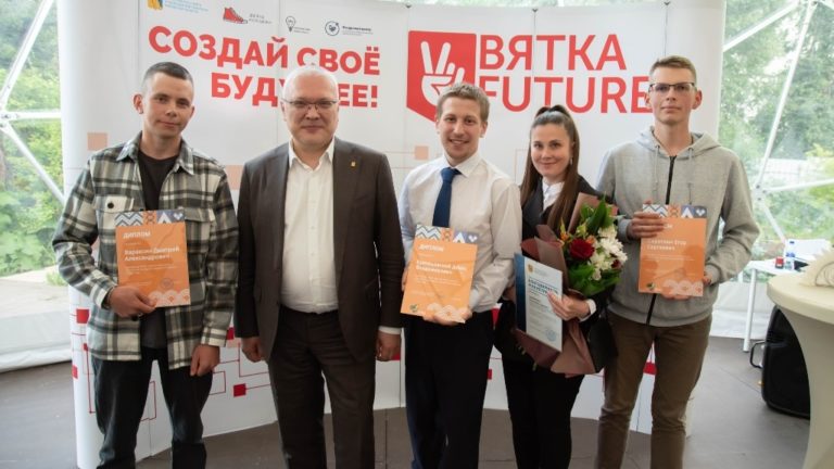 Студенты и сотрудники Вятского ГАТУ получили заслуженные награды от министерства молодёжной политики Кировской области