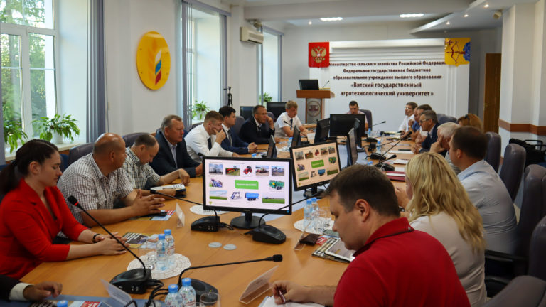 В университете состоялся круглый стол с представителями ОАО «Минский тракторный завод».
