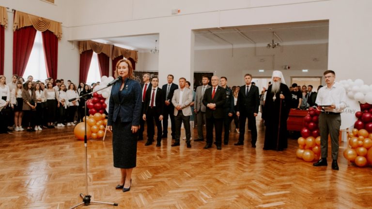1 сентября в Вятском ГАТУ состоялась торжественная линейка, посвященная Дню знаний