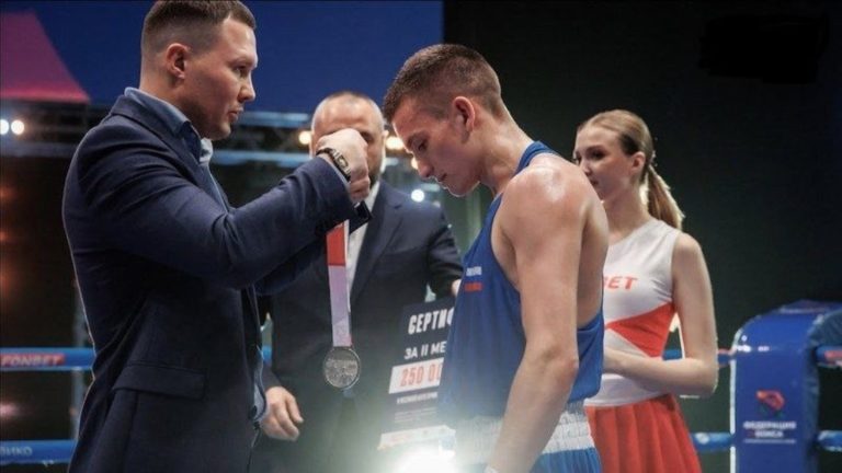 Студент Вятского ГАТУ Максим Кузнецов стал серебряным призером чемпионата России по боксу