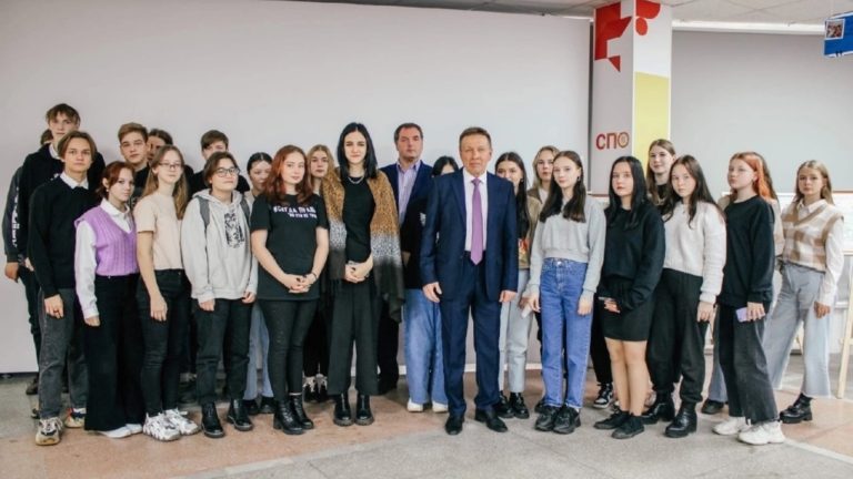Баринов Александр выражает благодарность руководству Вятского ГАТУ за активную воспитательную и патриотическую работу