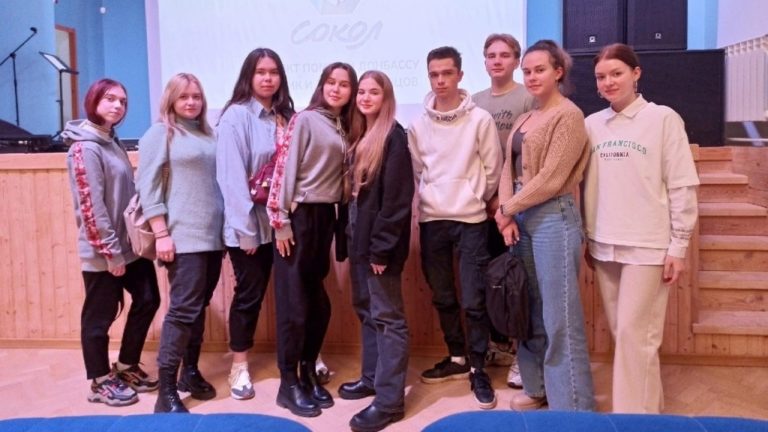 Студенты Вятского ГАТУ посетили кинопоказ патриотического фильма «Рубеж»