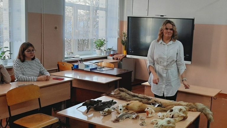 Для обучающихся КОГОБУ СШ с УИОП г. Белой Холуницы в рамках работы с агроклассами прошло практическое занятие по «необычной биологии