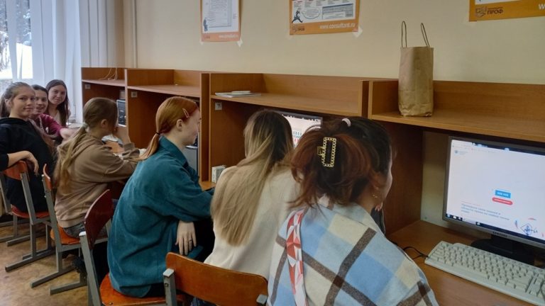 В Вятском ГАТУ прошел Конституционный диктант
