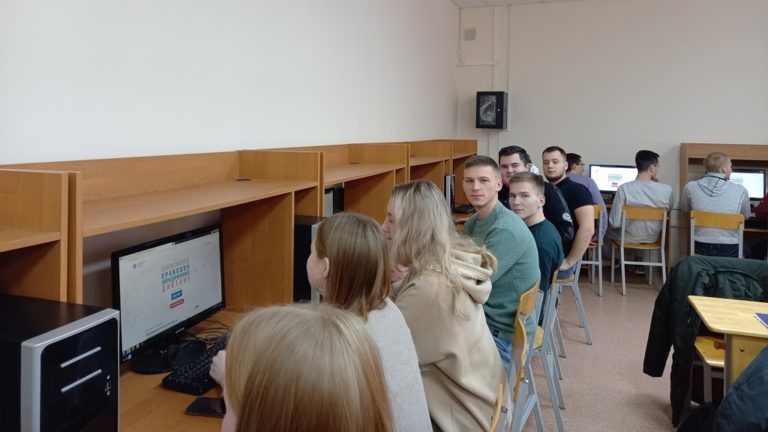 Студенты Вятского ГАТУ приняли участие во Всероссийском правовом (юридическом) диктанте