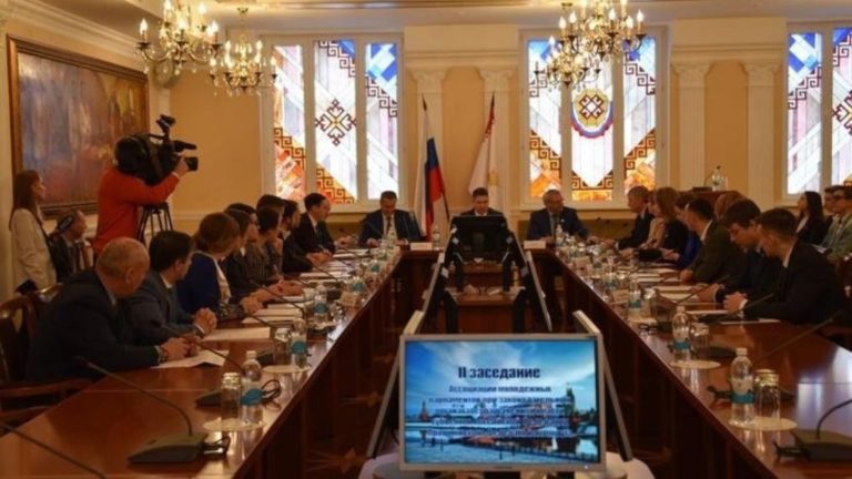 В День Конституции России в Йошкар-Оле обсудили законотворческие инициативы молодежных парламентов ПФО