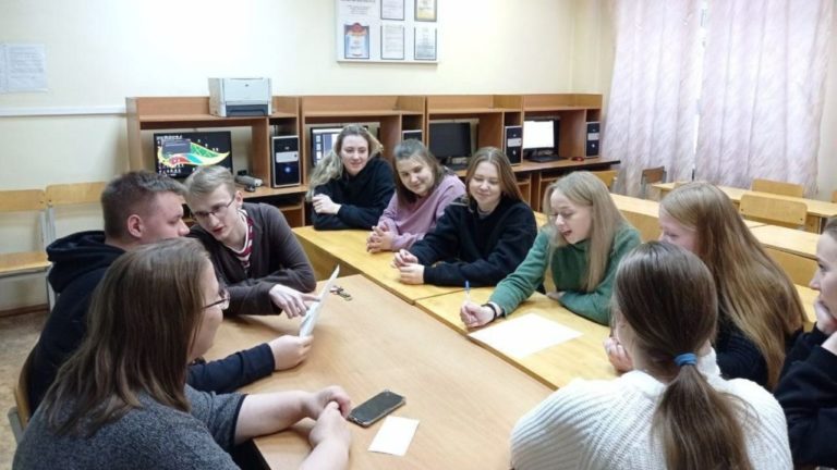 17 декабря 2022г. в рамках работы волонтерского отряда «Экономическая помощь» ФГБОУ ВО Вятский ГАТУ состоялось обсуждение практических кейс-задач.