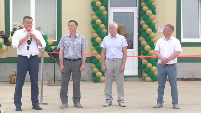 Ректор Вятского ГАТУ Симбирских Елена Сергеевна посетила открытие современной роботизированной фермы