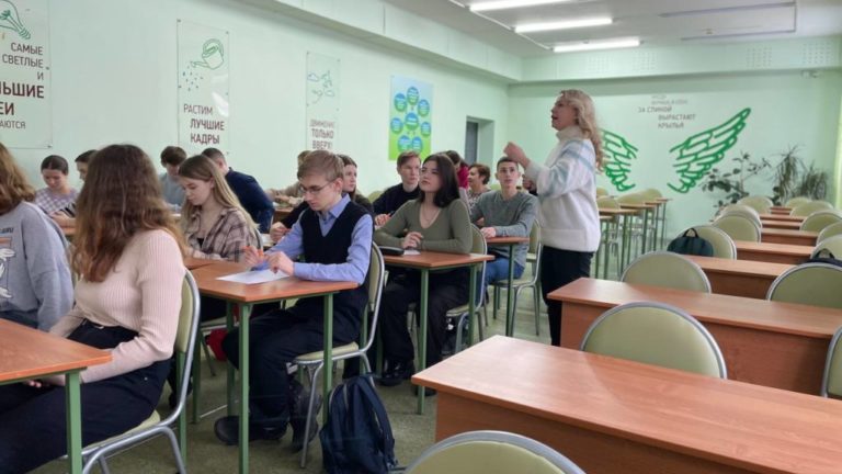 Ученики школы №58 познакомились с экономическим факультетом Вятского ГАТУ