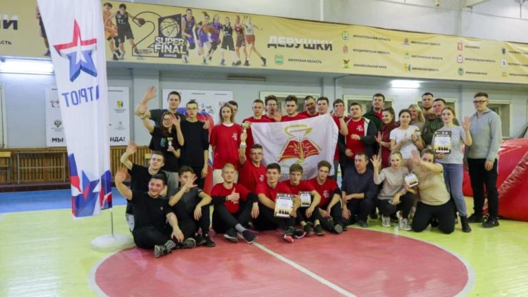 Студенты и преподаватели вузов Кирова сошлись в лазерном бою