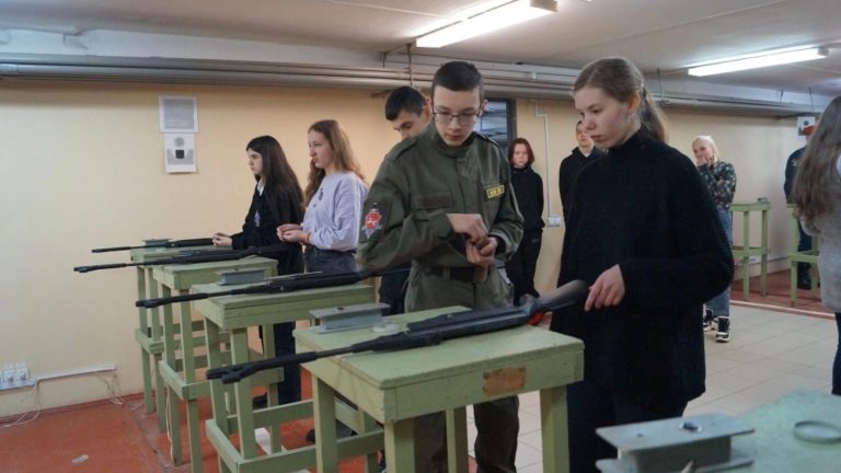 Центр «Витязь» Вятского ГАТУ в соревнованиях по пулевой стрельбе «Юный Ворошиловский стрелок»