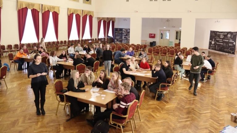 Муниципальный этап Интеллектуальной олимпиады Приволжского федерального округа по направлению «Что? Где? Когда?» в Вятском ГАТУ