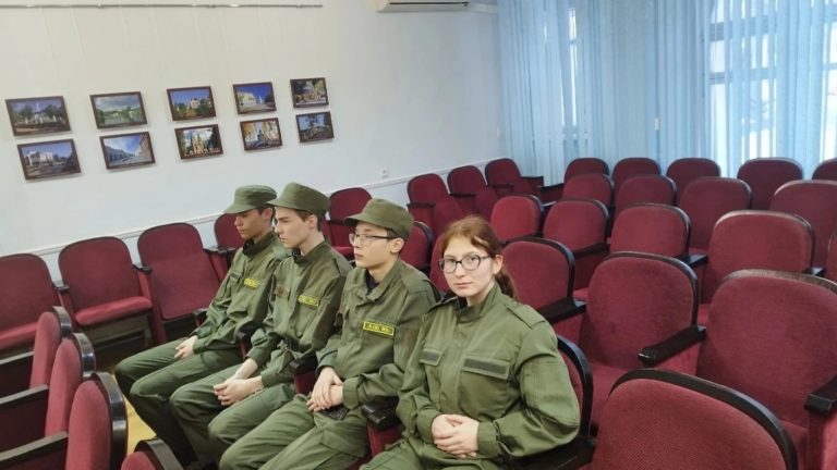 Поэтический конкурс чтецов «Мы замолкаем, глядя в небеса…»