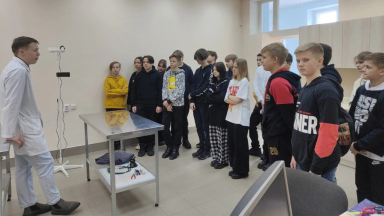 Школа №60 г.Кирова посетила ветеринарную клинику Вятского ГАТУ