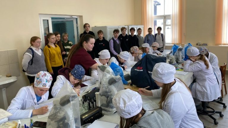 Школьники посетили ветеринарную клинику Вятского ГАТУ