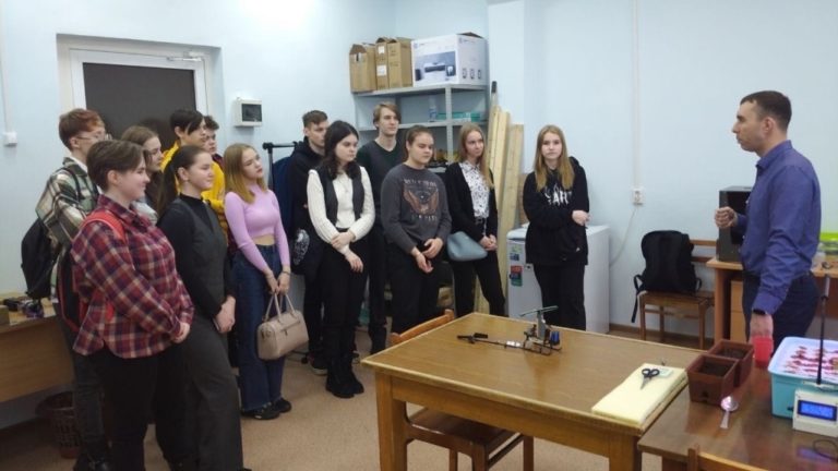 В рамках Всероссийской просветительской акции «Учёные — в школы» на базе Вятского ГАТУ преподаватели инженерного факультета встретились со школьниками МБОУ СОШ N°59 г.Кирова