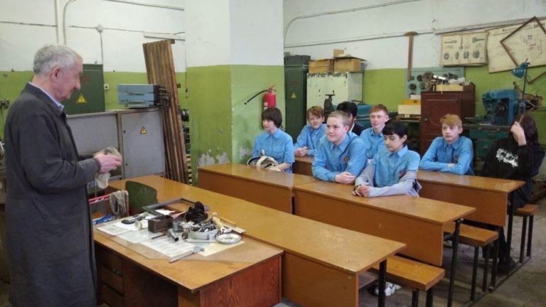 «Ученые — в школы» или молодой взгляд на российскую науку:  просветительская акция Общества «Знание»