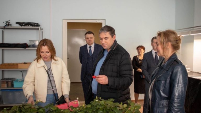 Вятский ГАТУ с рабочим визитом посетили статс-секретарь, замминистра сельского хозяйства РФ Максим Иосифович Увайдов и директор департамента образования и научной политики Нина Александровна Иванова