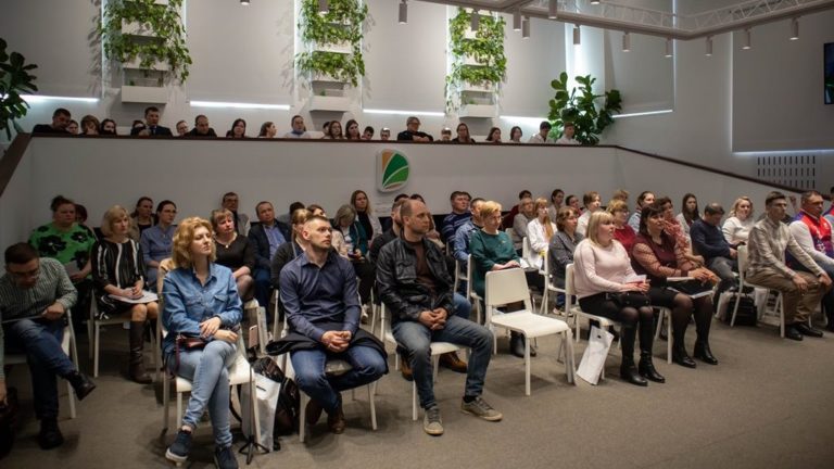 На базе ФГБОУ ВО Вятский ГАТУ состоялась встреча работников агропромышленного комплекса с представителями компании ООО «Протектфид», ООО «Агро-Нептун» и ООО «Агро-Сибирь»