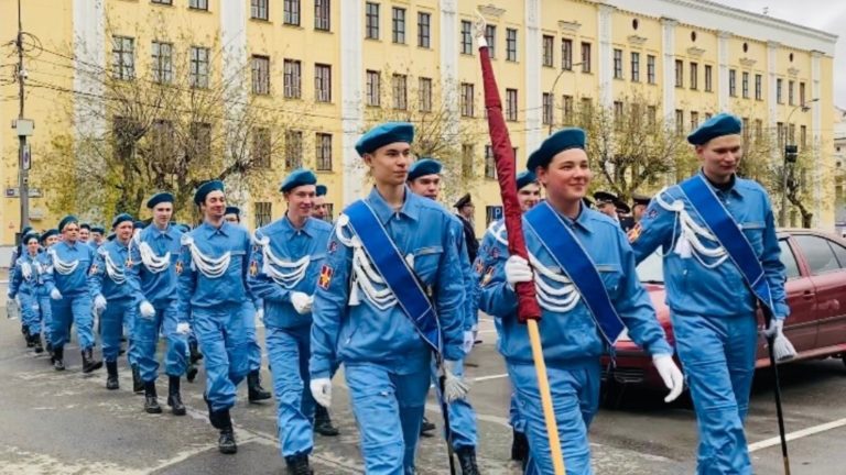 На Парад Победы в новой форме