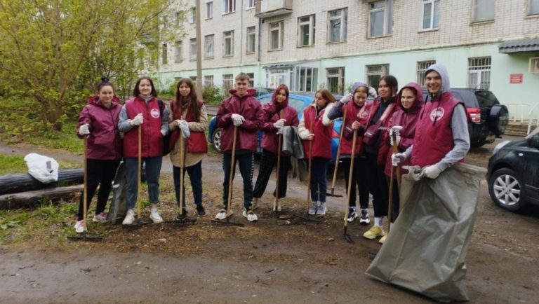 Вятский ГАТУ продолжает майские субботники