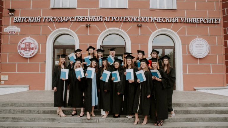 В Вятском ГАТУ продолжается приемная кампания