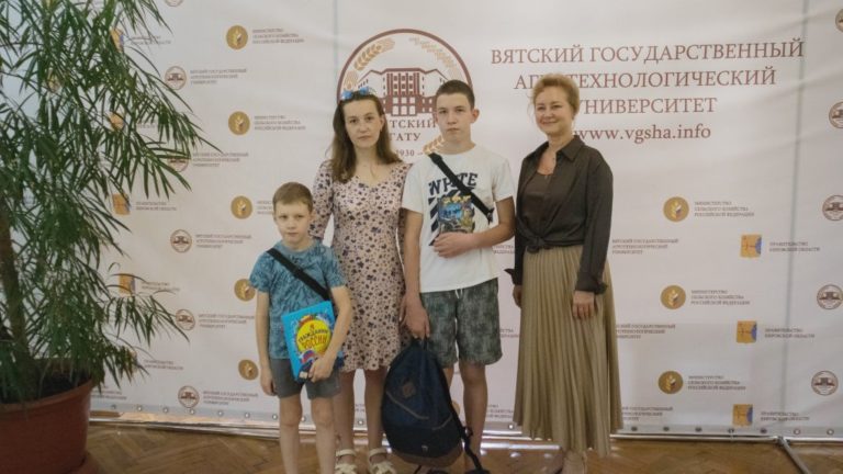 Вятский ГАТУ присоединился к акции «Собери ребенка в школу»