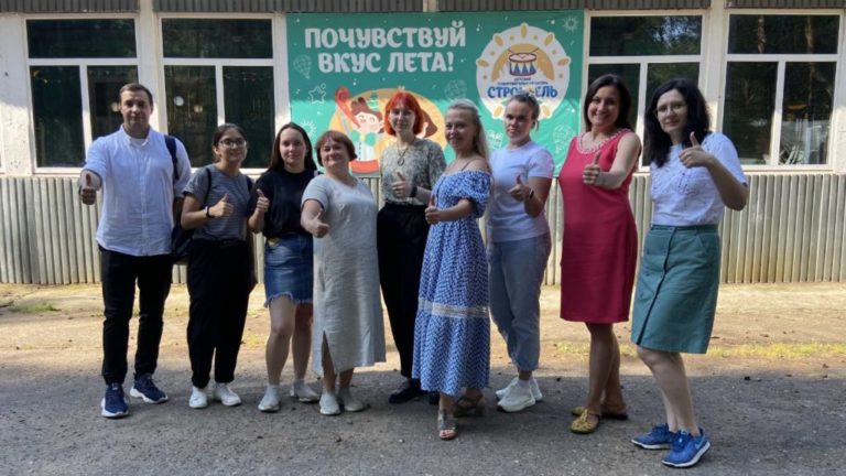 Соревнования по управлению агророботами на Дне наставника.