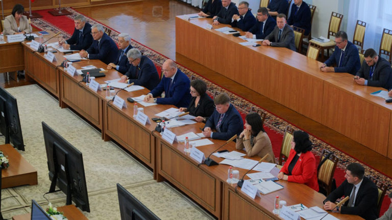 В Кирове обсудили новые законотворческие инициативы молодежных парламентов ПФО