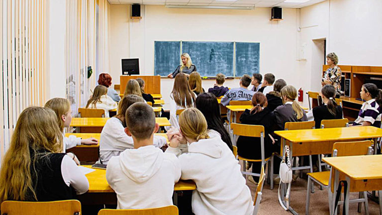 Преподаватели Вятского ГАТУ совершенствуют экономические компетенции школьников