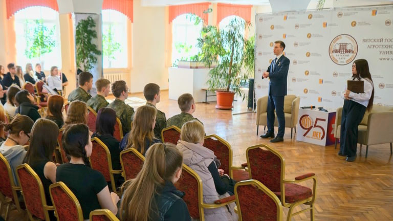 «Диалог на равных» с героем России