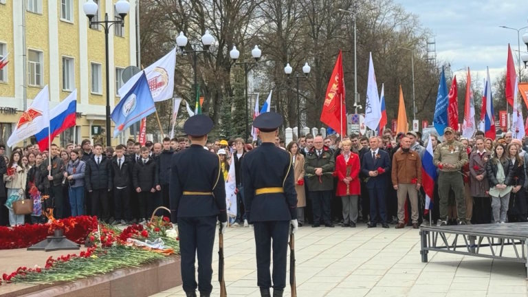 В Кирове прошла традиционная городская студенческая мемориальная акция «Линейка памяти»