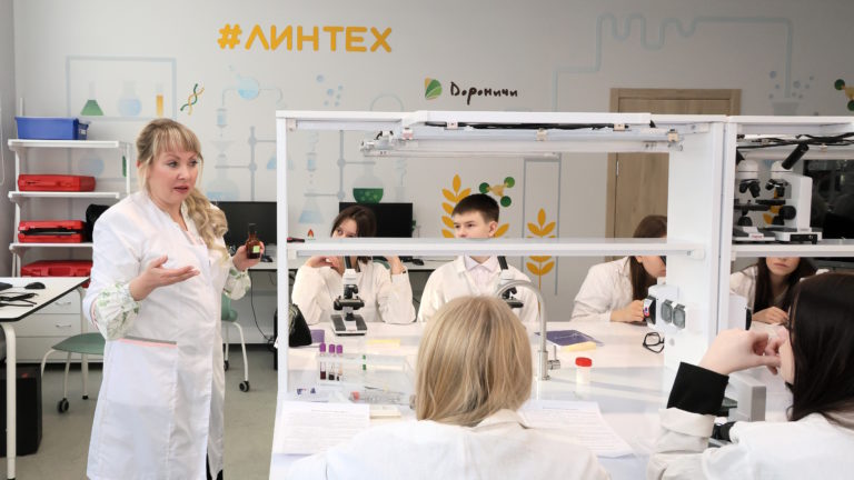 Агротехклассники ЛИнТеха провели лабораторную работу вместе с преподавателем Вятского ГАТУ