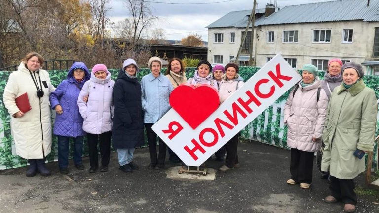 Нолинские прогулки: ветераны Вятского ГAТУ побывали на вятской родине пряников, матрёшки и лимонада