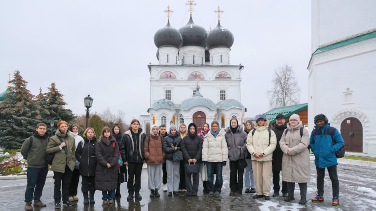Студентам Вятского ГАТУ рассказали об истории Трифонова монастыря
