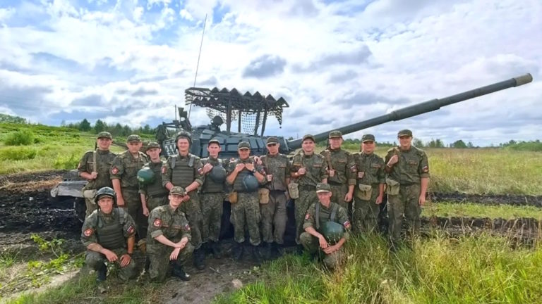 Курсанты военного учебного центра Вятского ГАТУ приняли участие в учебных сборах