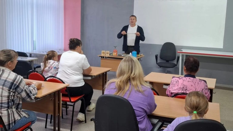 Будущее АПК начинается в школе: команда Вятского ГАТУ встретилась с родителями в Сунской школе